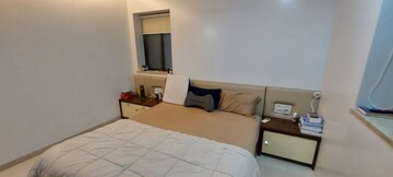Master Bedroom in 1.5 BHK Apartment at Khar West – for Rent