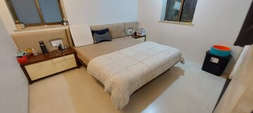 Bedroom in 1.5 BHK Apartment at Khar West – for Rent