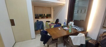 Furnished Amenities in 1.5 BHK Apartment at Khar West – for Rent