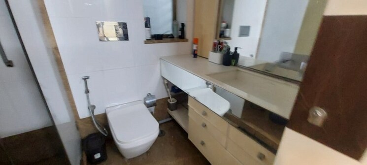 Bathroom, khar west 1.5 Bedroom 750 Sq.Ft. Apartment In Khar West Mumbai 8998889