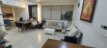 Living Room in 1.5 BHK Apartment at Khar West – for Rent
