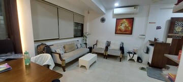Living Room in 1.5 BHK Apartment at Khar West – for Rent