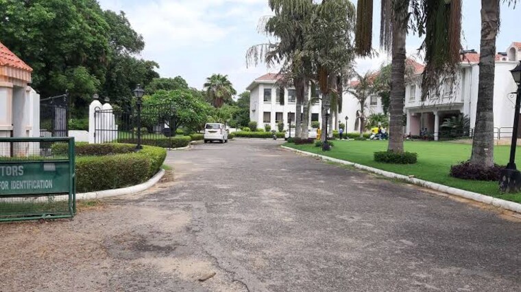 Exterior View, kohli-one-housing-malibu-condominiums-high-rise 3 Bedroom 267 Sq.Yd. Builder Floor In Sector 47 Gurgaon 8998940