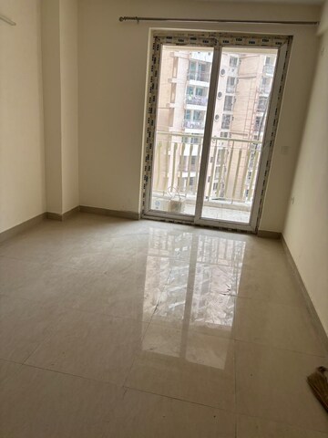 Room in 2 BHK Apartment at Sikka Kaamna Greens, Sector 143a Noida – for Rent