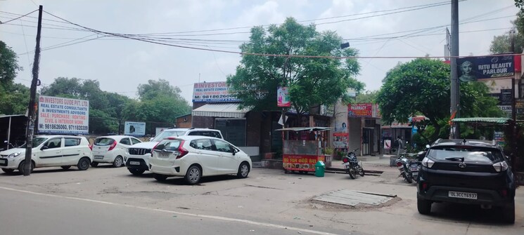  Parking, sarita vihar Commercial Shop 120 Sq.Ft. In Sarita Vihar Delhi 8998994