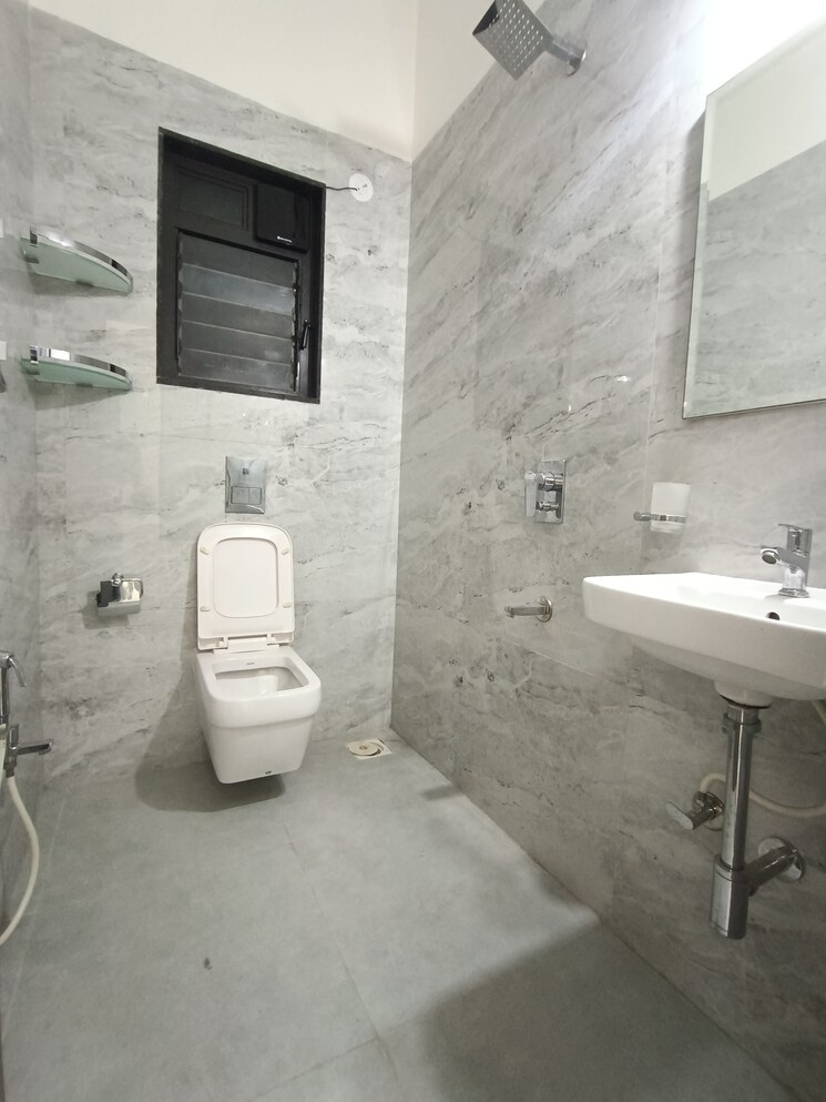 Bathroom, ic colony 2 Bedroom 680 Sq.Ft. Apartment In Ic Colony Mumbai 8999001