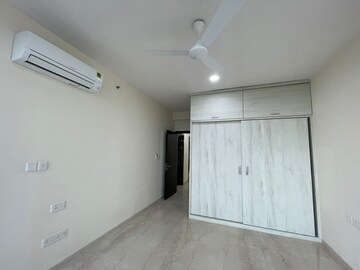 Room in 3 BHK Apartment at Oberoi Exquisite Goregaon, Goregaon East – for Rent