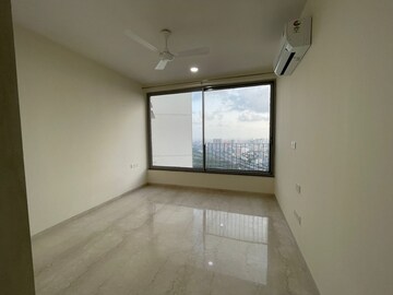 Room in 3 BHK Apartment at Oberoi Exquisite Goregaon, Goregaon East – for Rent