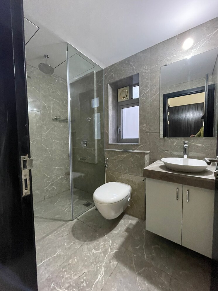 Bathroom, oberoi-exquisite-goregaon 3 Bedroom 1100 Sq.Ft. Apartment In Goregaon East Mumbai 8999018