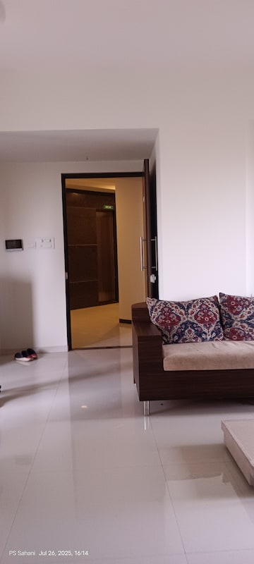 Bedroom in 2.5 BHK Apartment at Runwal Sanctuary, Mulund West – for Rent