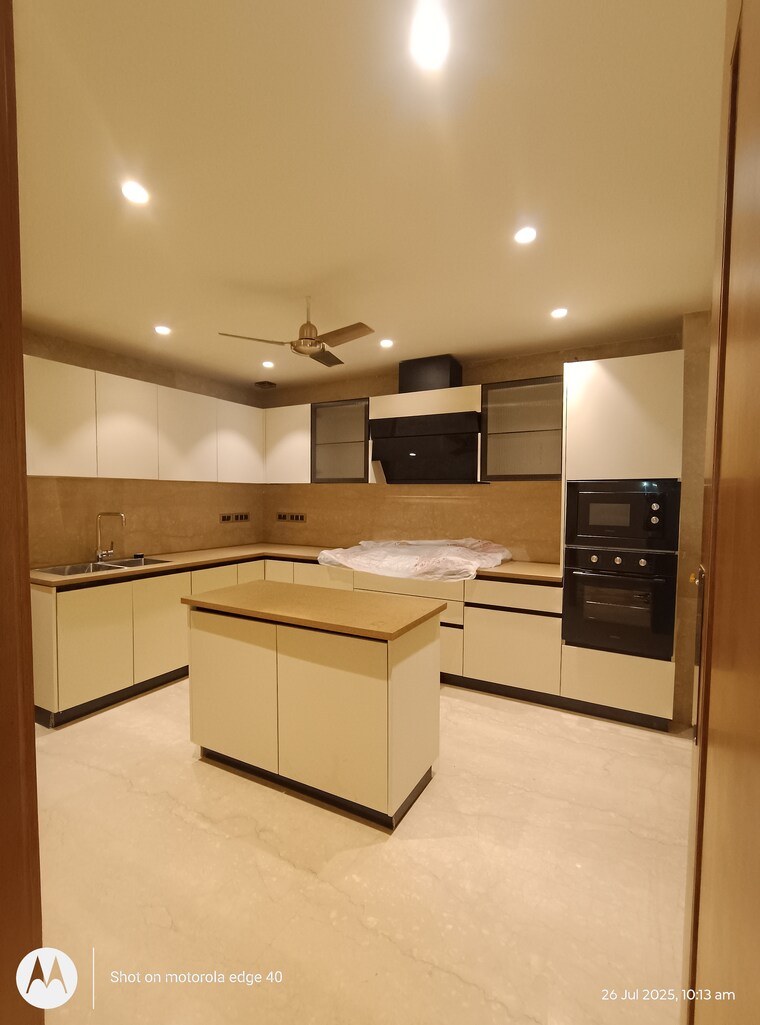 Kitchen/pantry, navjeevan vihar 4 Bedroom 300 Sq.Yd. Builder Floor In Navjeevan Vihar Delhi 8999045