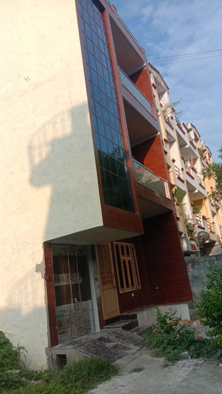 Exterior View, priya-apartments-ghaziabad 4 Bedroom 75 Sq.Yd. Independent House In Shatabdi Puram Ghaziabad 8999077
