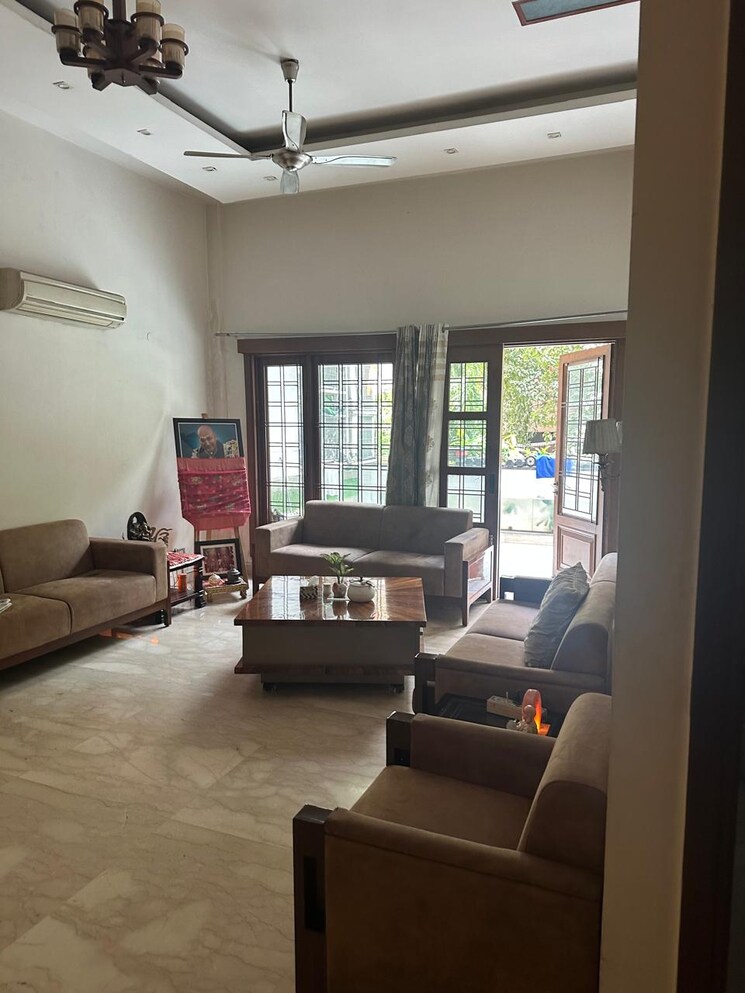 Living Room, greater kailash i 4 Bedroom 4500 Sq.Ft. Builder Floor In Greater Kailash I Delhi 8999108