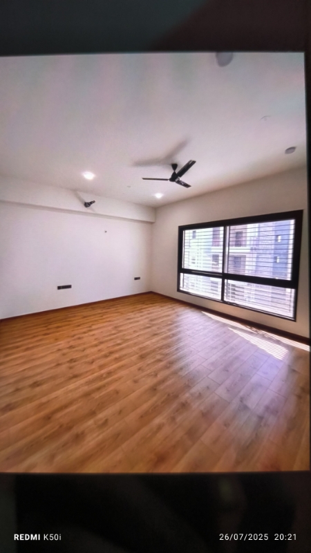 2 BHK + Extra Room Apartment For Rent in Signature Global Grand Iva