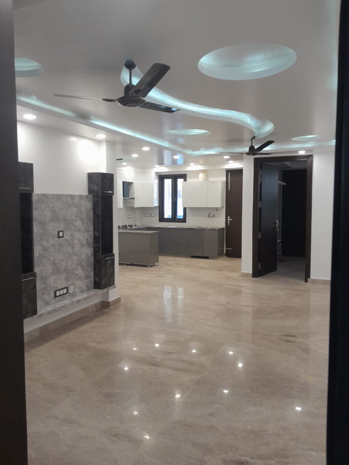 3 BHK + Pooja Room 2100 Sq.Ft. Builder Floor in S S Southend