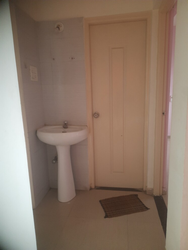 Bathroom, anandtara-sayajiraje-avenue 2 Bedroom 850 Sq.Ft. Apartment In Mundhwa Pune 8999144