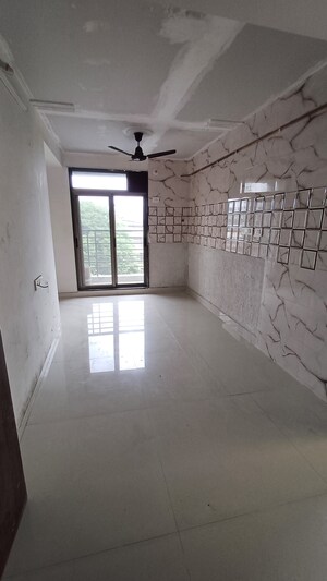 Room in 1 BHK Apartment at Joshi Amar Vaishali CHS, Naupada – for Sale