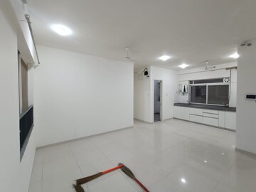 Room in 3 BHK Apartment at Godrej Elements, Hinjewadi – for Rent