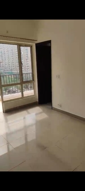 Room in 2 BHK Apartment at Panchsheel Greens II, Sector 16 Greater Noida – for Sale