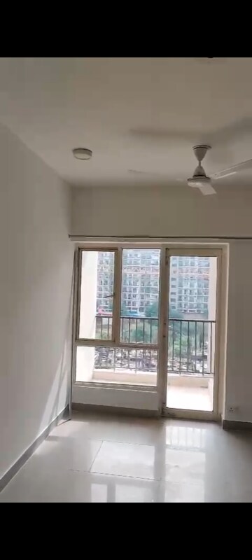 Room in 2 BHK Apartment at Panchsheel Greens II, Sector 16 Greater Noida – for Sale