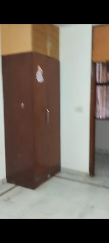 Room in 3 BHK Builder Floor at Rohini Sector 7 – for Rent