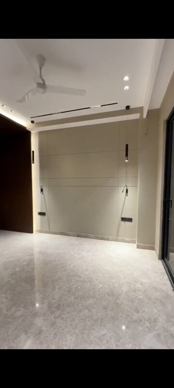 Bathroom in 4 BHK Builder Floor at Ansal Sushant Lok I, Sector 43 – for Rent