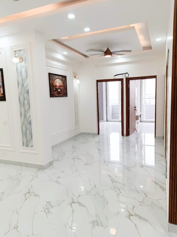 Room in 3 BHK Apartment at Surya CGHS, Sector 43 – for Sale
