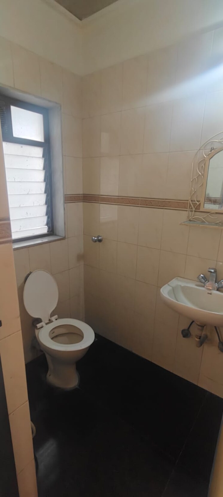 Bathroom, prem-ghar-apartment 2 Bedroom 1150 Sq.Ft. Apartment In Bandra West Mumbai 8999300