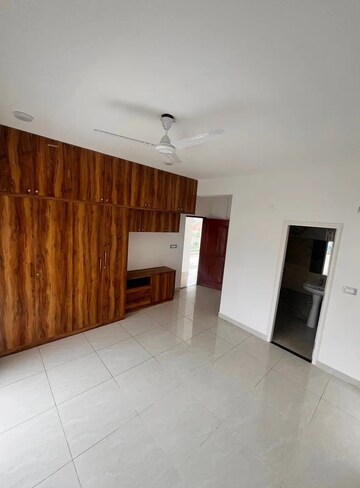Room in 3 BHK Builder Floor at Cooke Town – for Rent