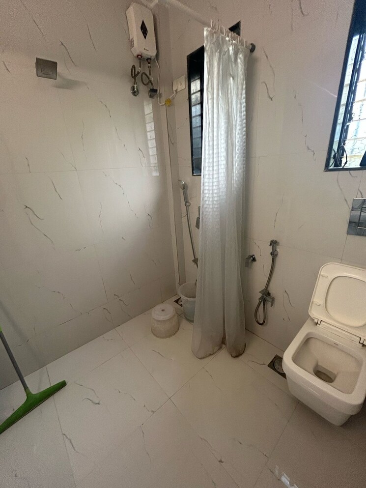 Bathroom, bandra west 1 Bedroom 500 Sq.Ft. Apartment In Bandra West Mumbai 8999315
