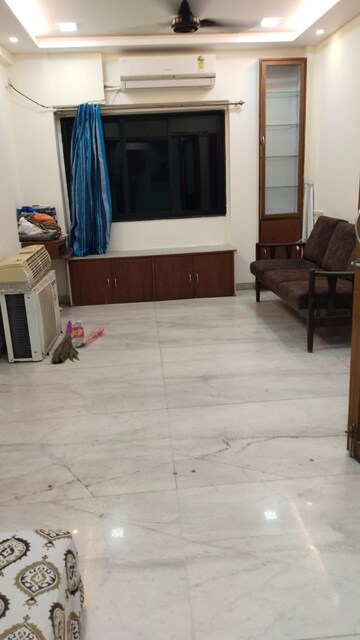 Living Room in 1.5 BHK Apartment at Kanchan CHS, Bandra West – for Rent