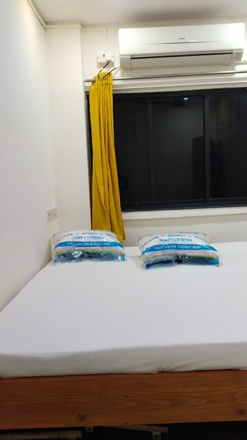 Bedroom in 1.5 BHK Apartment at Kanchan CHS, Bandra West – for Rent