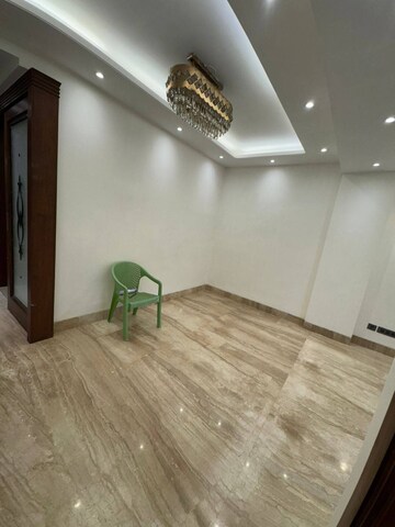 Room in 3 BHK Builder Floor at Shivalik Colony – for Rent
