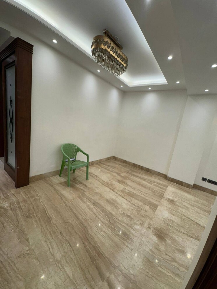 Room, shivalik colony 3 Bedroom 1800 Sq.Ft. Builder Floor In Shivalik Colony Delhi 8999334