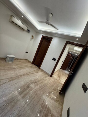 Furnished Amenities in 3 BHK Builder Floor at Shivalik Colony – for Rent