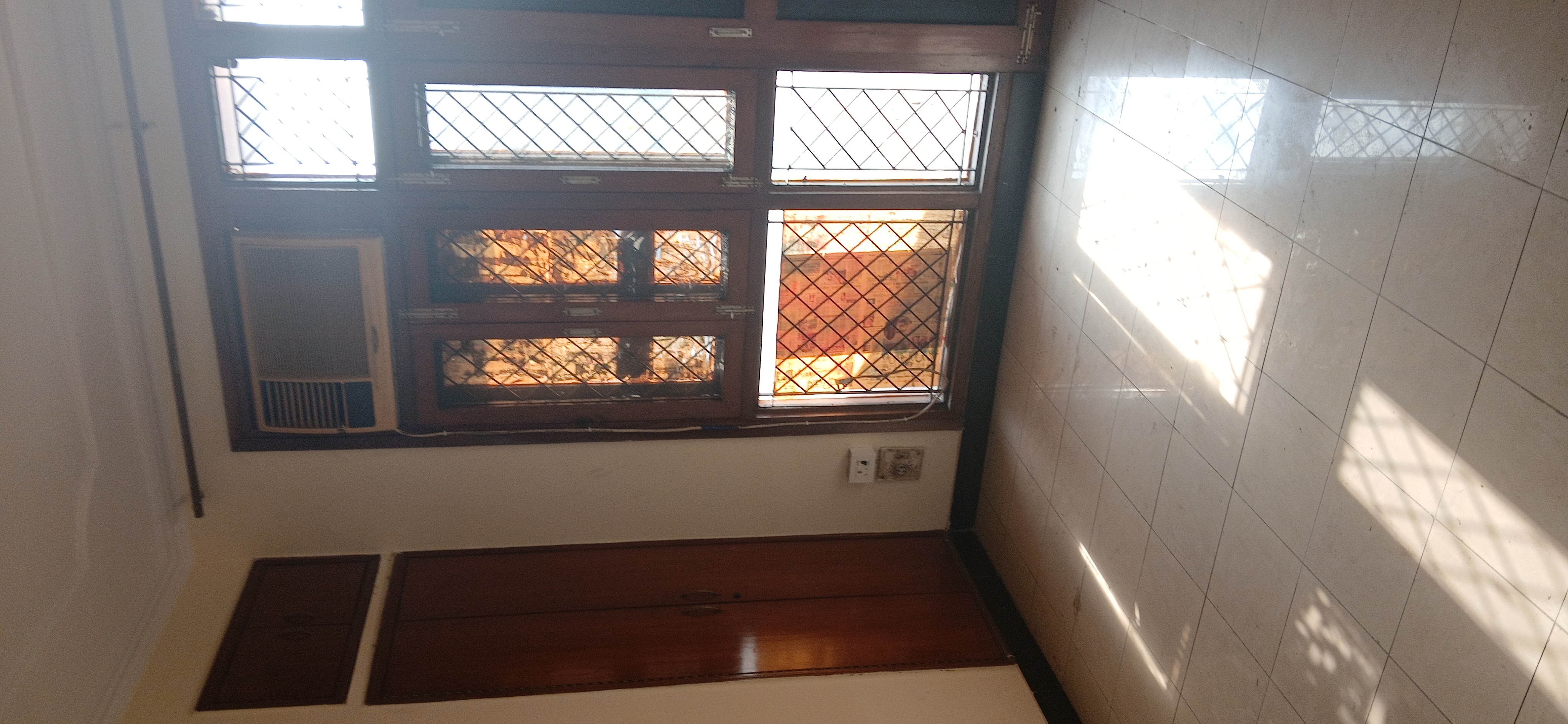 3 BHK + Pooja Room Apartment For Rent in Vinayak Apartments Noida