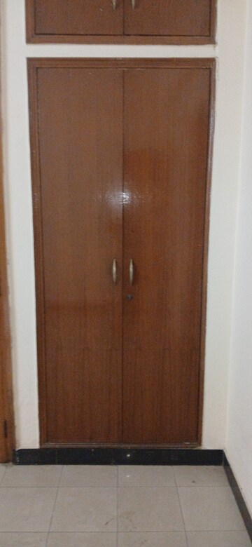 Furnished Amenities in 3 BHK Apartment at Shakti Kunj Apartment, Sector 62 – for Rent