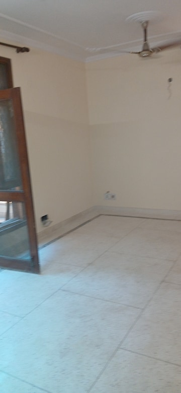 Furnished Amenities in 3 BHK Apartment at Shakti Kunj Apartment, Sector 62 – for Rent