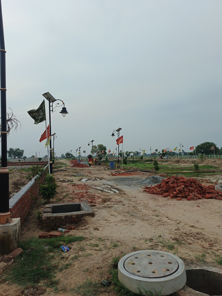 undefined, sector 80  100 Sq.Yd. Plot In Sector 80 Noida 8999357