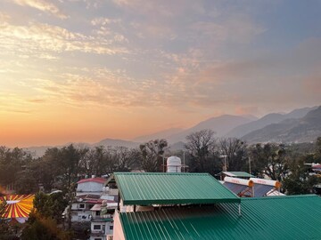 Swimming Pool in 2 BHK Apartment at Mussoorie Road – for Rent