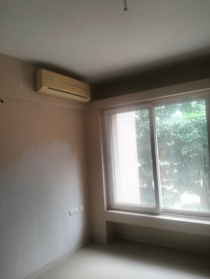 Room in 3 BHK Apartment at Kumar Princetown Royal, Undri – for Sale