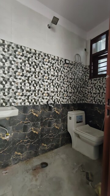 Bathroom in 1 BHK Builder Floor at Saket – for Rent