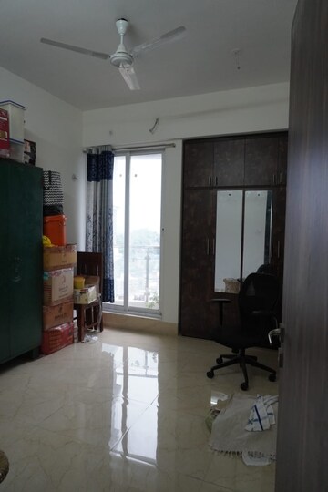 Room in 3 BHK Apartment at Rosa Manhattan, Ghodbunder Road – for Rent