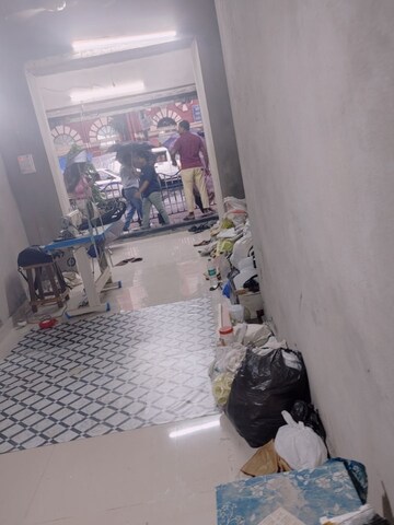 Team Area in  Showroom at New Market – for Rent