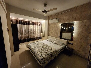 Master Bedroom in 2 BHK Apartment at Santacruz West – for Rent