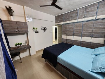 Bedroom in 2 BHK Apartment at Santacruz West – for Rent