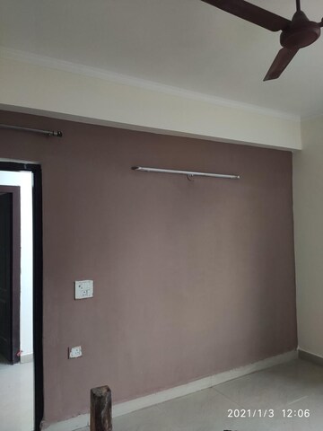 Room in 3 BHK Apartment at Jm Orchid, Sector 76 – for Rent