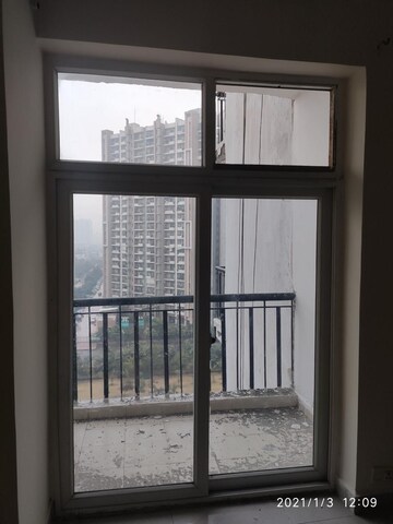 Room in 3 BHK Apartment at Jm Orchid, Sector 76 – for Rent
