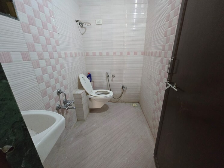 Bathroom, harni 2 Bedroom 1105 Sq.Ft. Apartment In Harni Vadodara 8999506