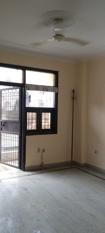 Room in 2 BHK Builder Floor at Mehrauli – for Rent
